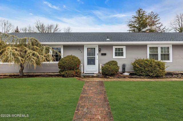 496 Apple Valley Drive, Belford, NJ 07718