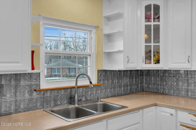 496 Apple Valley Drive, Belford, NJ 07718