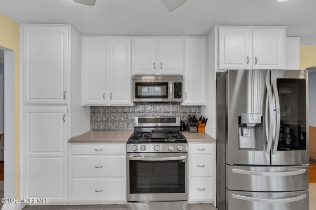 496 Apple Valley Drive, Belford, NJ 07718