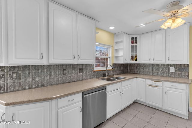 496 Apple Valley Drive, Belford, NJ 07718