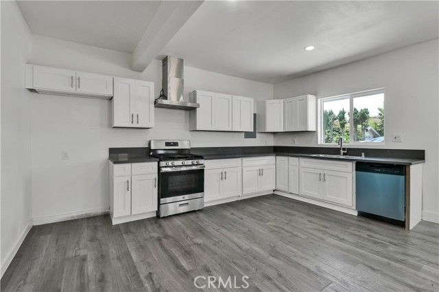 2550 W Rowland Avenue, Anaheim, CA 92804