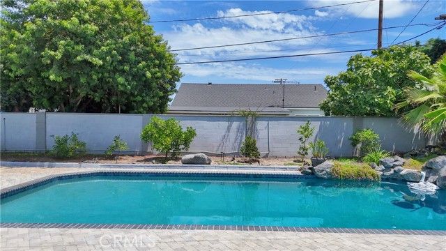 2550 W Rowland Avenue, Anaheim, CA 92804