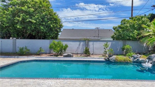 2550 W Rowland Avenue, Anaheim, CA 92804