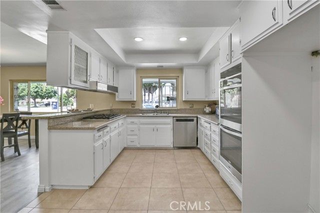 2550 W Rowland Avenue, Anaheim, CA 92804