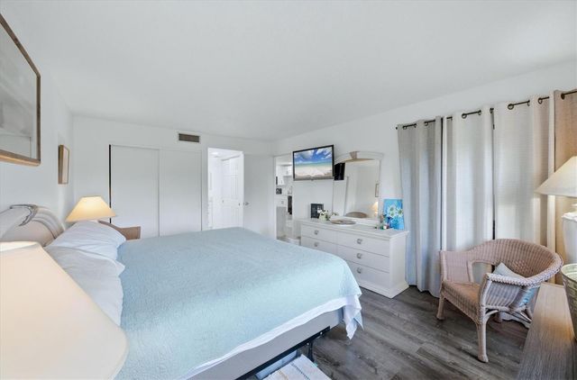 4621 LONGWATER 111, Sarasota, FL 34235