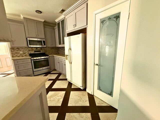 11131 30th Avenue N, Texas City, TX 77591