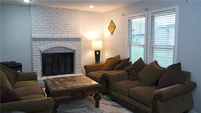 1828 E Mohawk Drive, Olathe, KS 66062