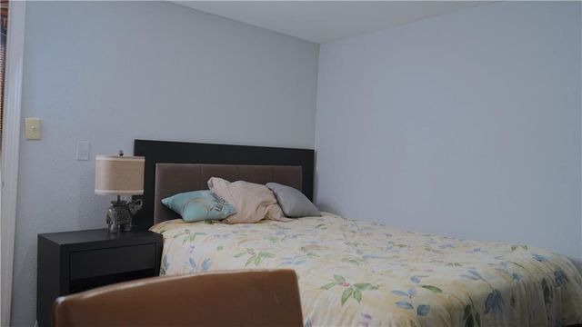 1828 E Mohawk Drive, Olathe, KS 66062