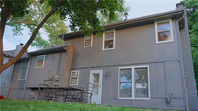 1828 E Mohawk Drive, Olathe, KS 66062