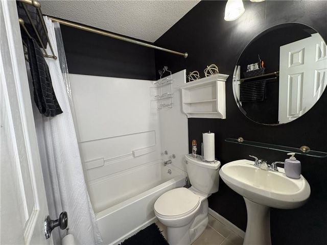 1828 E Mohawk Drive, Olathe, KS 66062