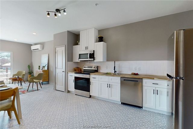 101 West 33rd Street 102, Bryan, TX 77803