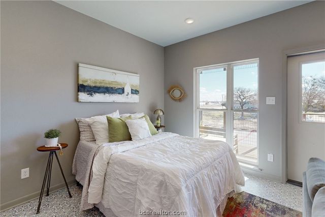 101 West 33rd Street 102, Bryan, TX 77803