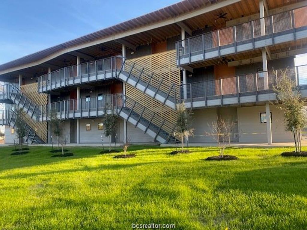 101 West 33rd Street 102, Bryan, TX 77803