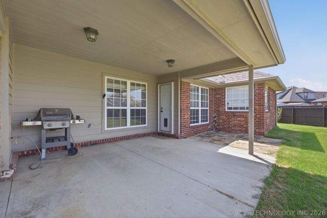 20516 E 31st Place, Broken Arrow, OK 74014