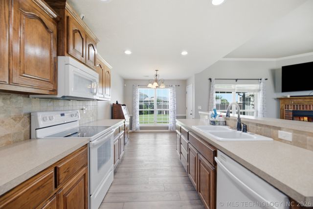 20516 E 31st Place, Broken Arrow, OK 74014