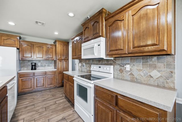 20516 E 31st Place, Broken Arrow, OK 74014