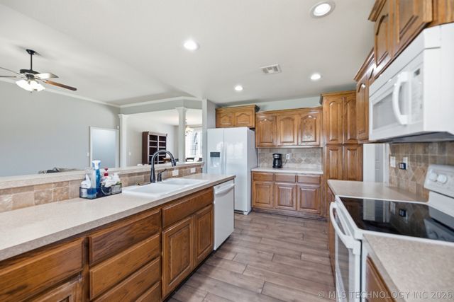 20516 E 31st Place, Broken Arrow, OK 74014
