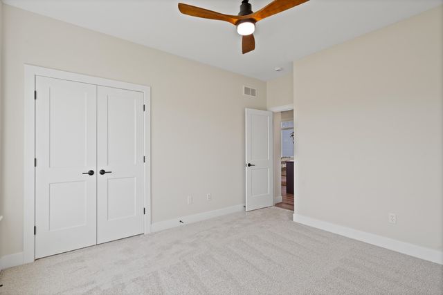 5201 BUTTER CUP DR, Columbia, MO 65203