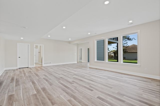 5201 BUTTER CUP DR, Columbia, MO 65203