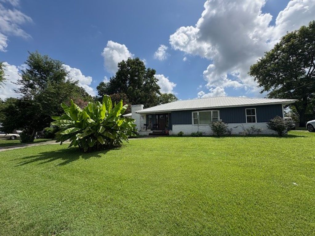 102 Thorogood St, Cowan, TN 37318