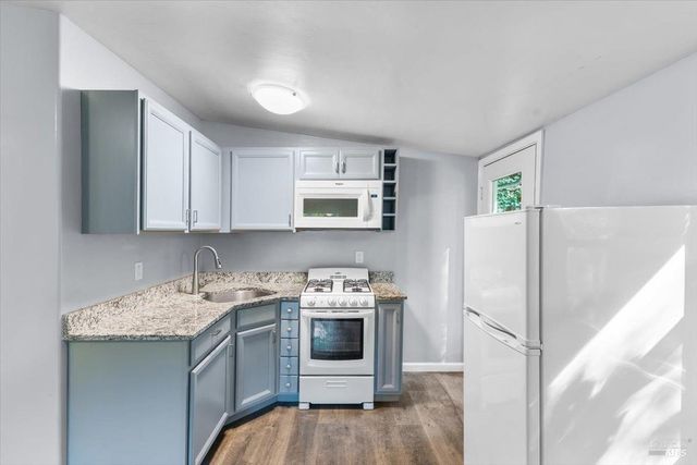 11010 Summerhome Park Rd, Forestville, CA 95436