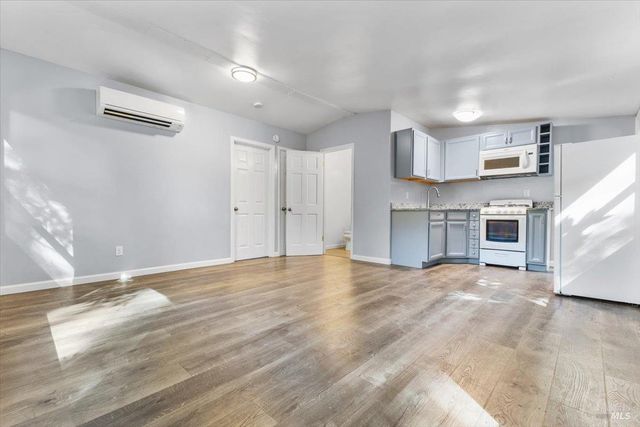 11010 Summerhome Park Rd, Forestville, CA 95436