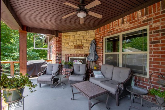 7039 Gemstone Drive, Alexander, AR 72002