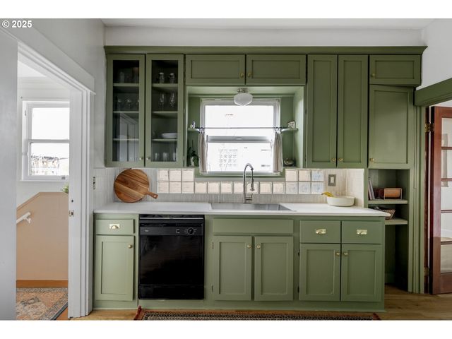 5727 Ne 15TH Ave, Portland, OR 97211