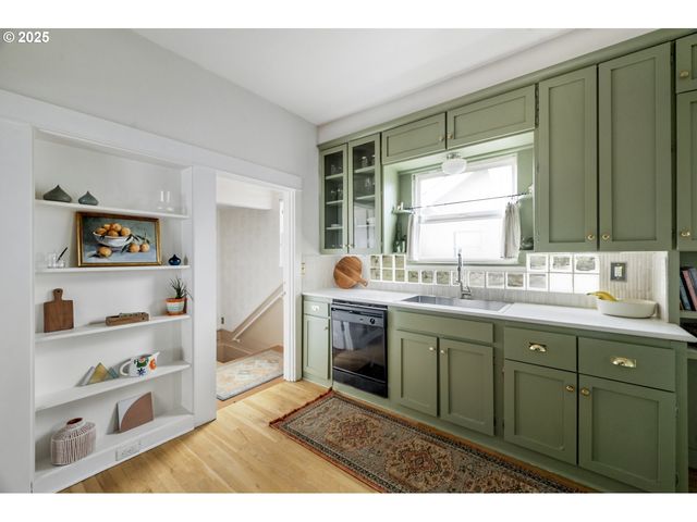 5727 Ne 15TH Ave, Portland, OR 97211