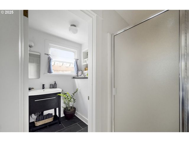 5727 Ne 15TH Ave, Portland, OR 97211