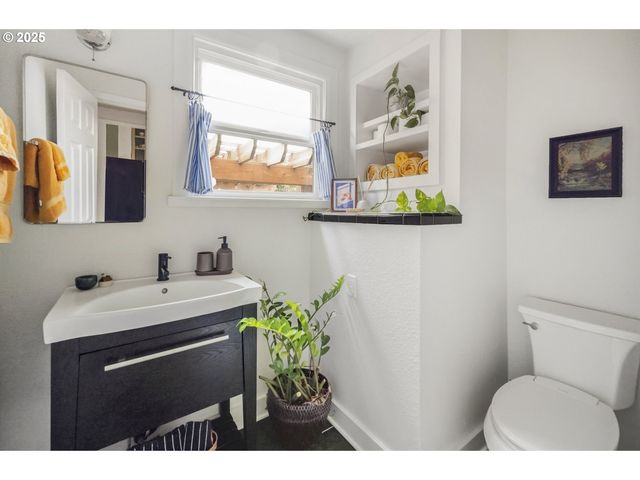 5727 Ne 15TH Ave, Portland, OR 97211