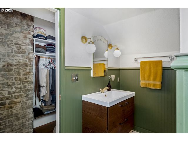 5727 Ne 15TH Ave, Portland, OR 97211