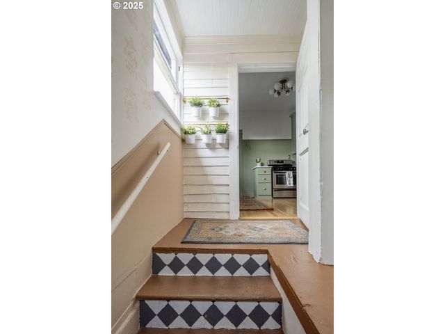 5727 Ne 15TH Ave, Portland, OR 97211