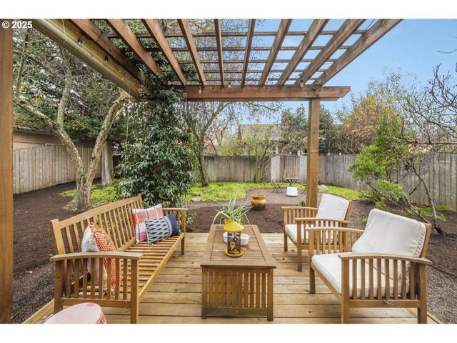 5727 Ne 15TH Ave, Portland, OR 97211