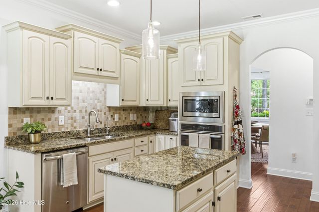 74 Aster Place, Hampstead, NC 28443