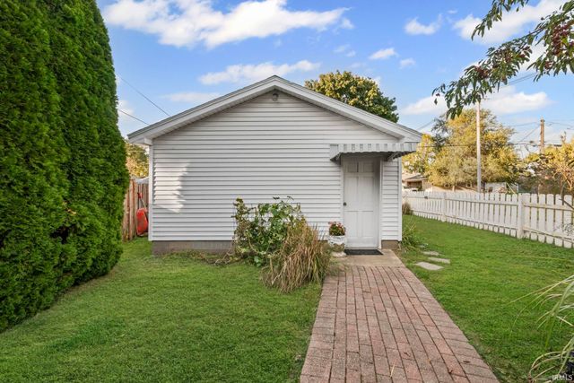 1758 E Clinton Street, Frankfort, IN 46041