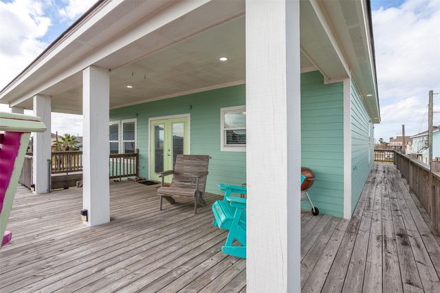 2110 Seahorse Lane, Crystal Beach, TX 77650