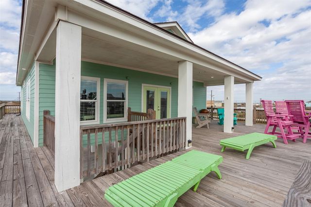 2110 Seahorse Lane, Crystal Beach, TX 77650