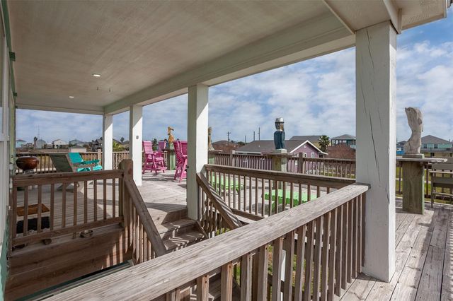 2110 Seahorse Lane, Crystal Beach, TX 77650