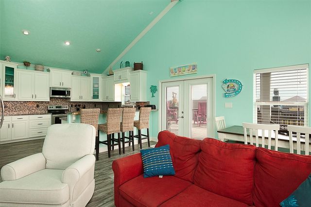 2110 Seahorse Lane, Crystal Beach, TX 77650