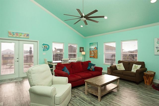 2110 Seahorse Lane, Crystal Beach, TX 77650