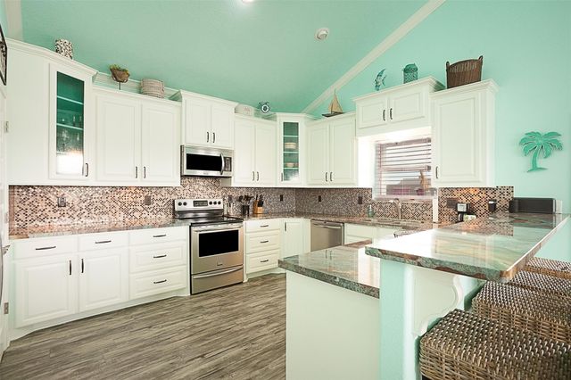 2110 Seahorse Lane, Crystal Beach, TX 77650