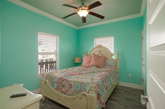 2110 Seahorse Lane, Crystal Beach, TX 77650