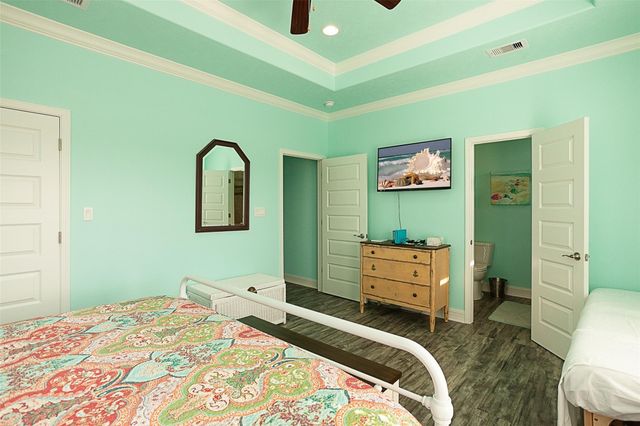 2110 Seahorse Lane, Crystal Beach, TX 77650