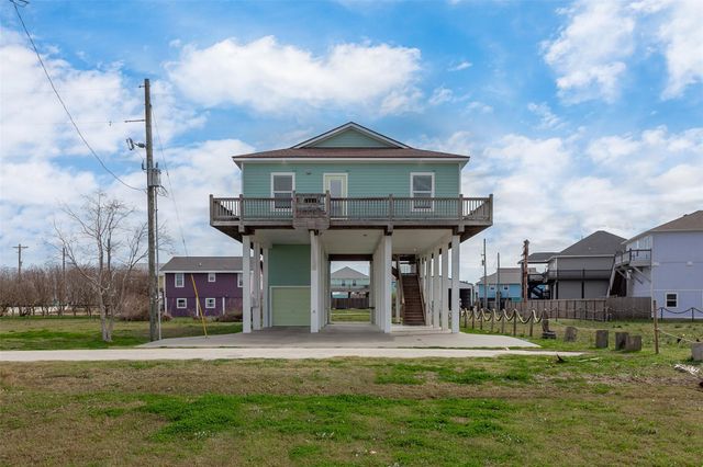 2110 Seahorse Lane, Crystal Beach, TX 77650