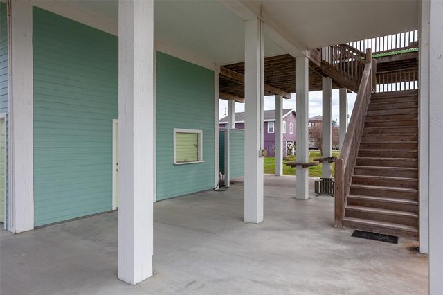 2110 Seahorse Lane, Crystal Beach, TX 77650