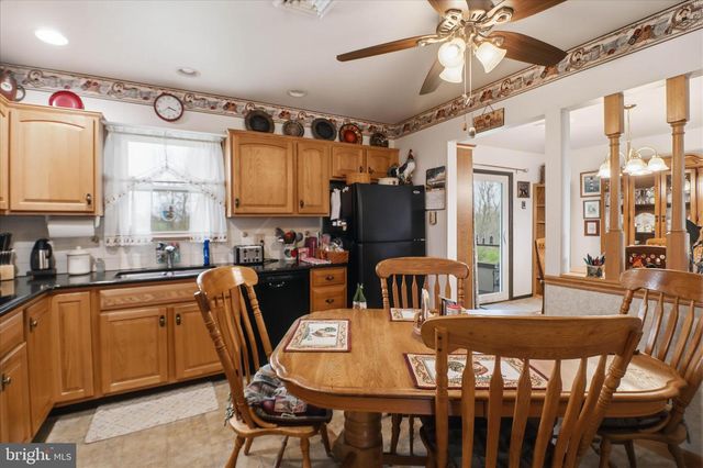 325 N COLEBROOK RD, Manheim, PA 17545