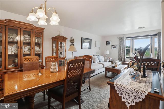 325 N COLEBROOK RD, Manheim, PA 17545