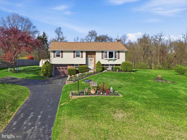 325 N COLEBROOK RD, Manheim, PA 17545