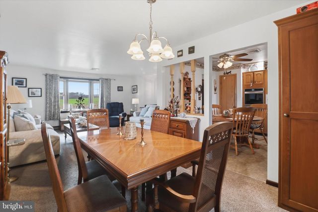325 N COLEBROOK RD, Manheim, PA 17545